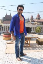 Jackky Bhagnani on location of his film Rangrezz for gangnam style psy track shoot in Mumbai on 22nd Feb 2013 (52).JPG